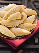 Kaab el ghzal (Moroccan almond pastries)