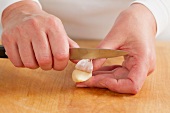 Peeling garlic