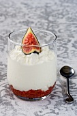 Verrine with fig jam, cottage cheese and fresh figs
