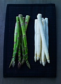Green and white asparagus (seen from above)