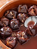 Baked figs with pine nuts