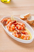 Fried garlic prawns with lemons