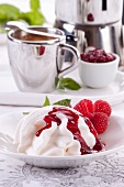 Meringue with raspberries sauce