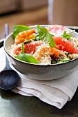 Spinach salad with quinoa, grapefruit and shrimp
