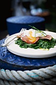 Steamed spinach with ham and a poached egg