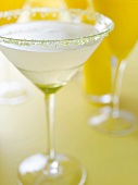 Lemon Drop Martini im Glas mit Zuckerrand