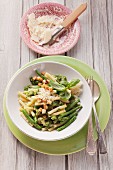 Green beans with macaroni and pesto