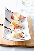 Halloumi cheese kebabs with thyme and red onions