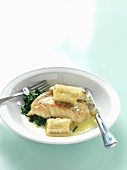 Fish fillet with bananas and spinach