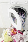 Wäsche an einer Waschmaschine