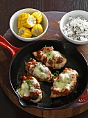 Gratinated chicken breast with Moroccan tomato sauce and cheese