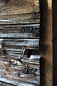 Alte Kapellentür aus Holz mit Schlüssel