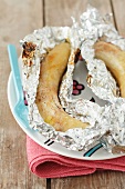 Grilled bananas with vanilla, ginger and honey in aluminium foil