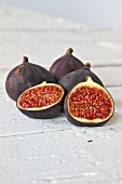 Fresh figs, whole and halved