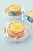 Mini cheesecakes with bows