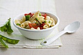 Pasta salad with asparagus, tomatoes and peas