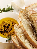 Pane, olio e balsamico (sliced white bread with an olive dip)