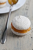 A vanilla macaroon with marmalade