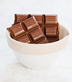 Schokolade in einer weissen Schale