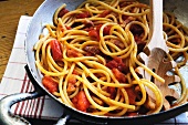 Pasta all'amatriciana (pasta with tomatoes and pancetta)
