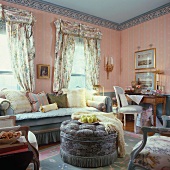 Wohnzimmer im französischen Stil eingerichtet
