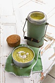 Cream of courgette soup in a Thermos and in a soup bowl