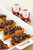 Baked butternut squash with Christmas-cake crust