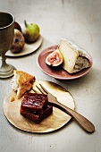 Figs in aspic with cheese and bread