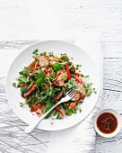 Chinesischer Salat mit Schweinefleisch