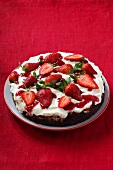Cheesecake with cream and strawberries