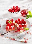 Raspberry and mascarpone cake