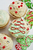 Verschiedene Weihnachts-Cupcakes