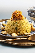 Pilau rice with chickpeas and garlic
