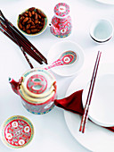 Im chinesischen Stil gedeckter Tisch