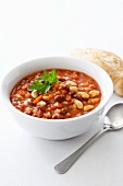 Bean-tomato soup with vegetables