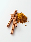 Cinnamon sticks and curry powder