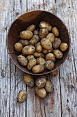 Potatoes in a wooden bowl (seen from above)
