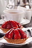 Strawberry tartlets with coffee