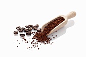 Instant coffee powder and coffee beans