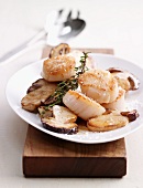 Fried scallops with porcini mushrooms