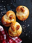 Raisin bread knots