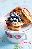 Cheesecake muffins with blueberries