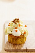 Carrot-walnut cupcake