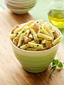 Penne with chicken and parsley