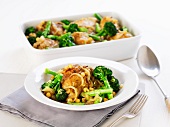 Chicken with broccoli, onions and chickpeas