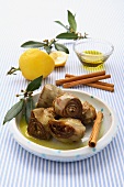 Preserved artichokes with cinnamon and olive oil