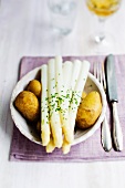 White asparagus with new potatoes