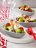 Romanesco salad with prawns and tomatoes