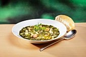 Green cabbage stew with coriander