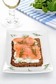 Wholemeal bread topped with cream cheese, smoked salmon and dill